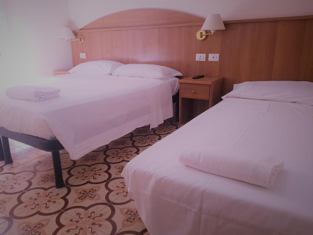 רומא Nahid Accommodation מראה חיצוני תמונה