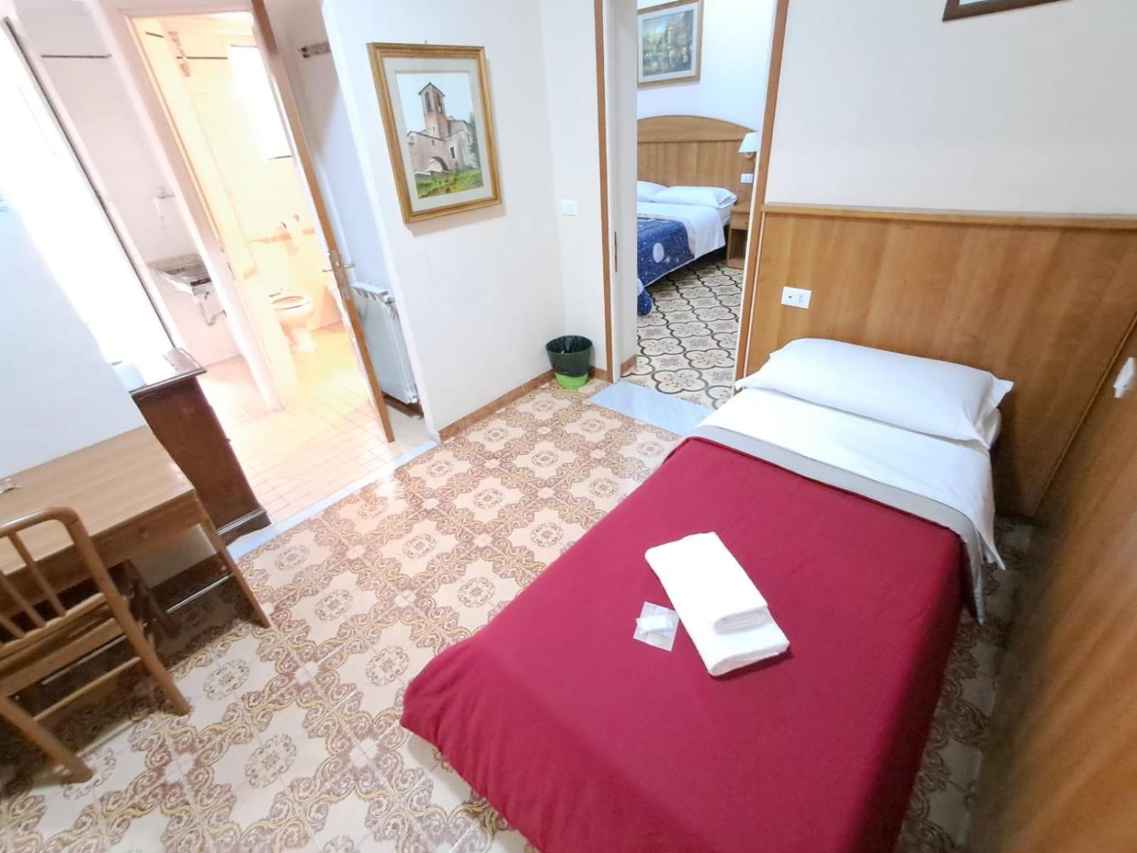 רומא Nahid Accommodation מראה חיצוני תמונה