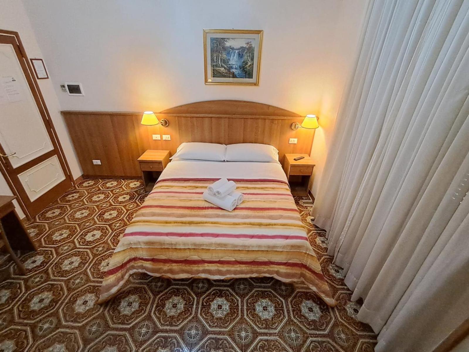 רומא Nahid Accommodation מראה חיצוני תמונה