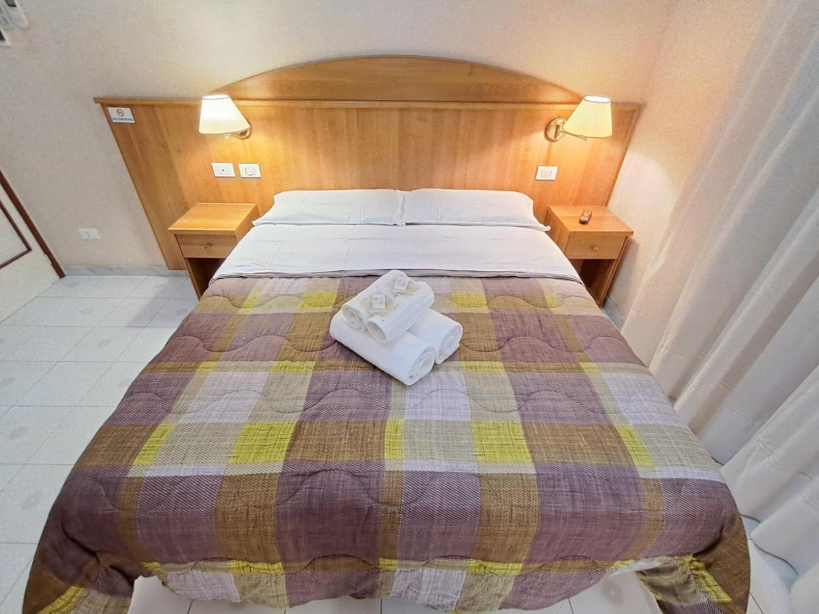 רומא Nahid Accommodation מראה חיצוני תמונה