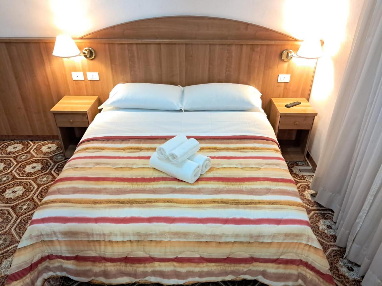 רומא Nahid Accommodation מראה חיצוני תמונה