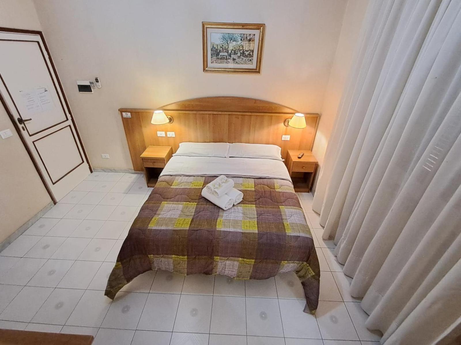 רומא Nahid Accommodation מראה חיצוני תמונה