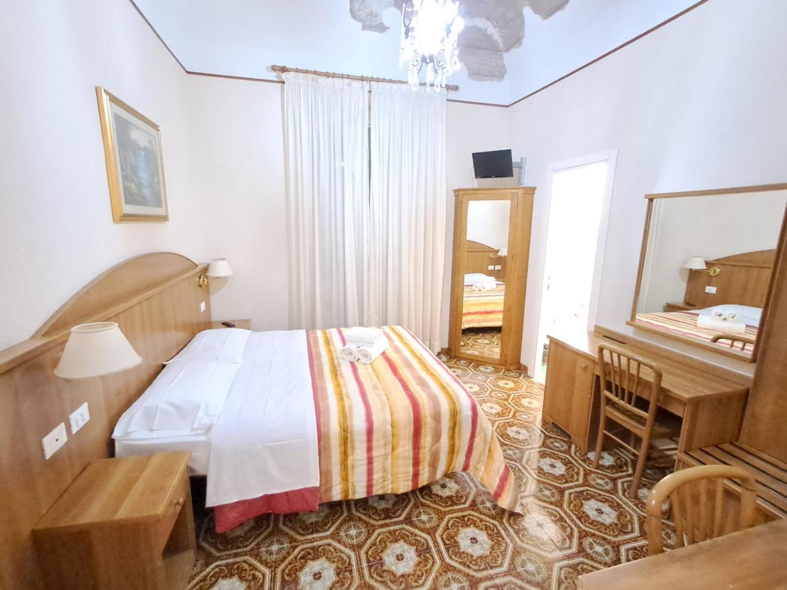 רומא Nahid Accommodation מראה חיצוני תמונה