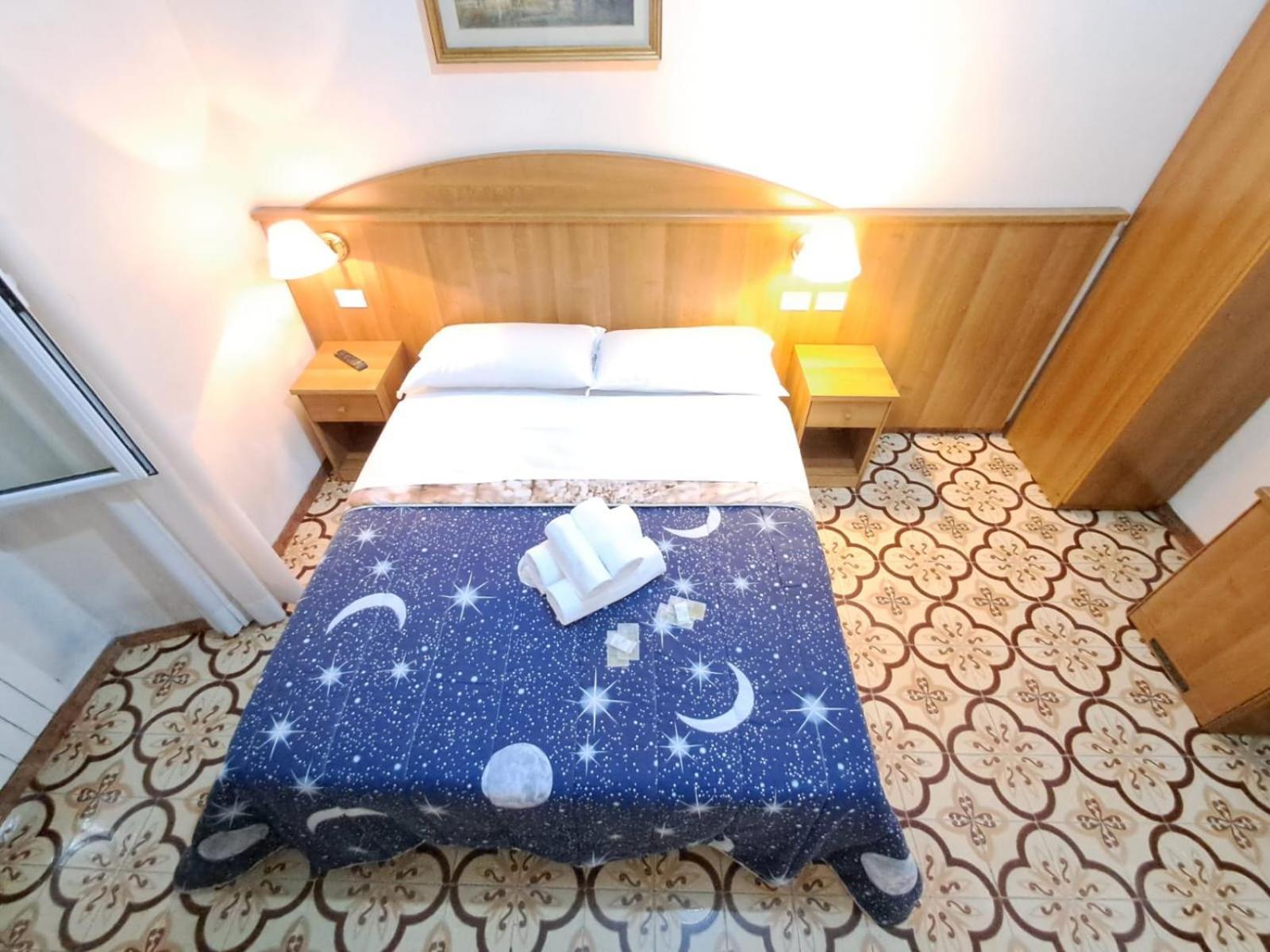 רומא Nahid Accommodation מראה חיצוני תמונה