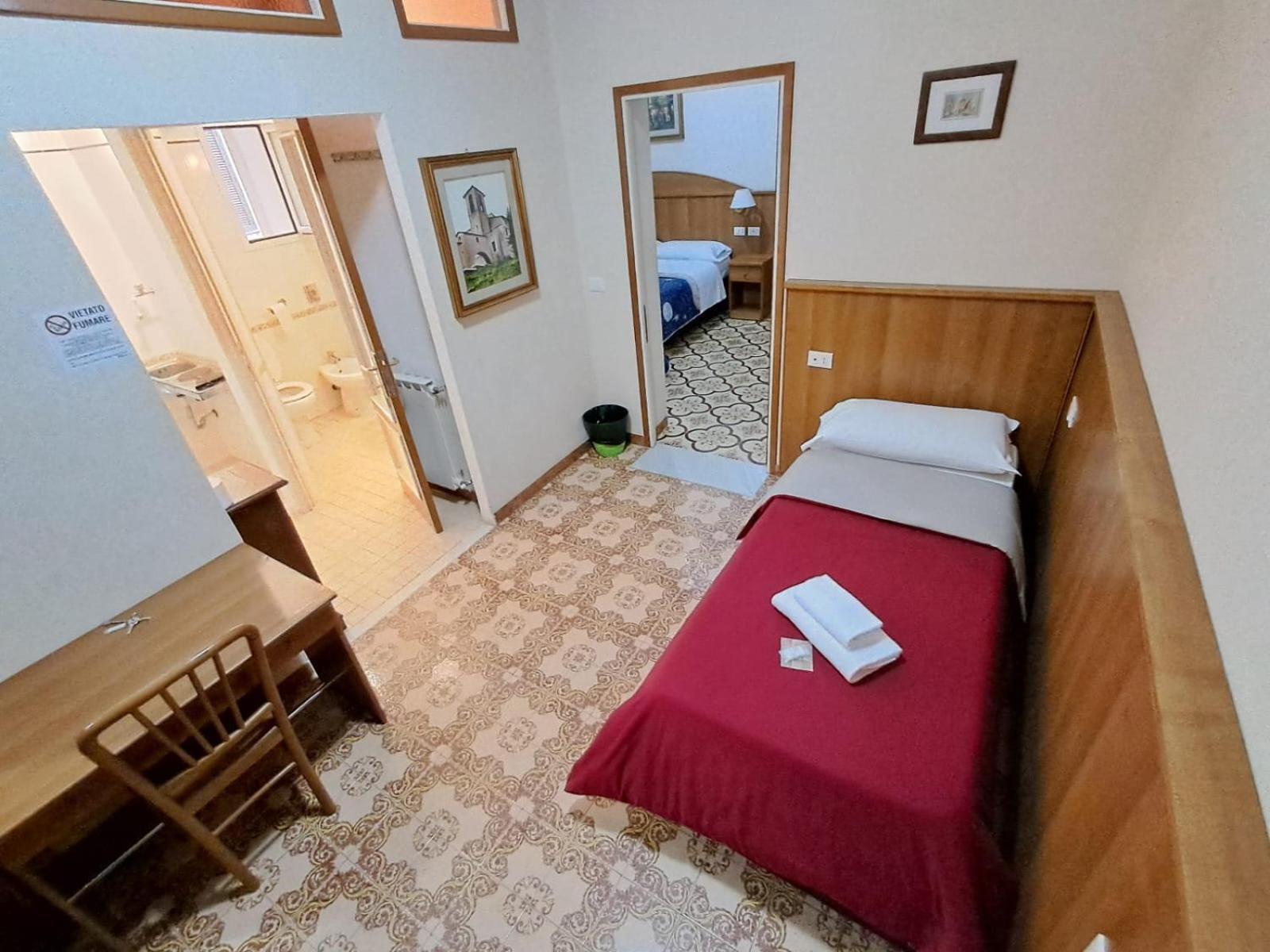 רומא Nahid Accommodation מראה חיצוני תמונה