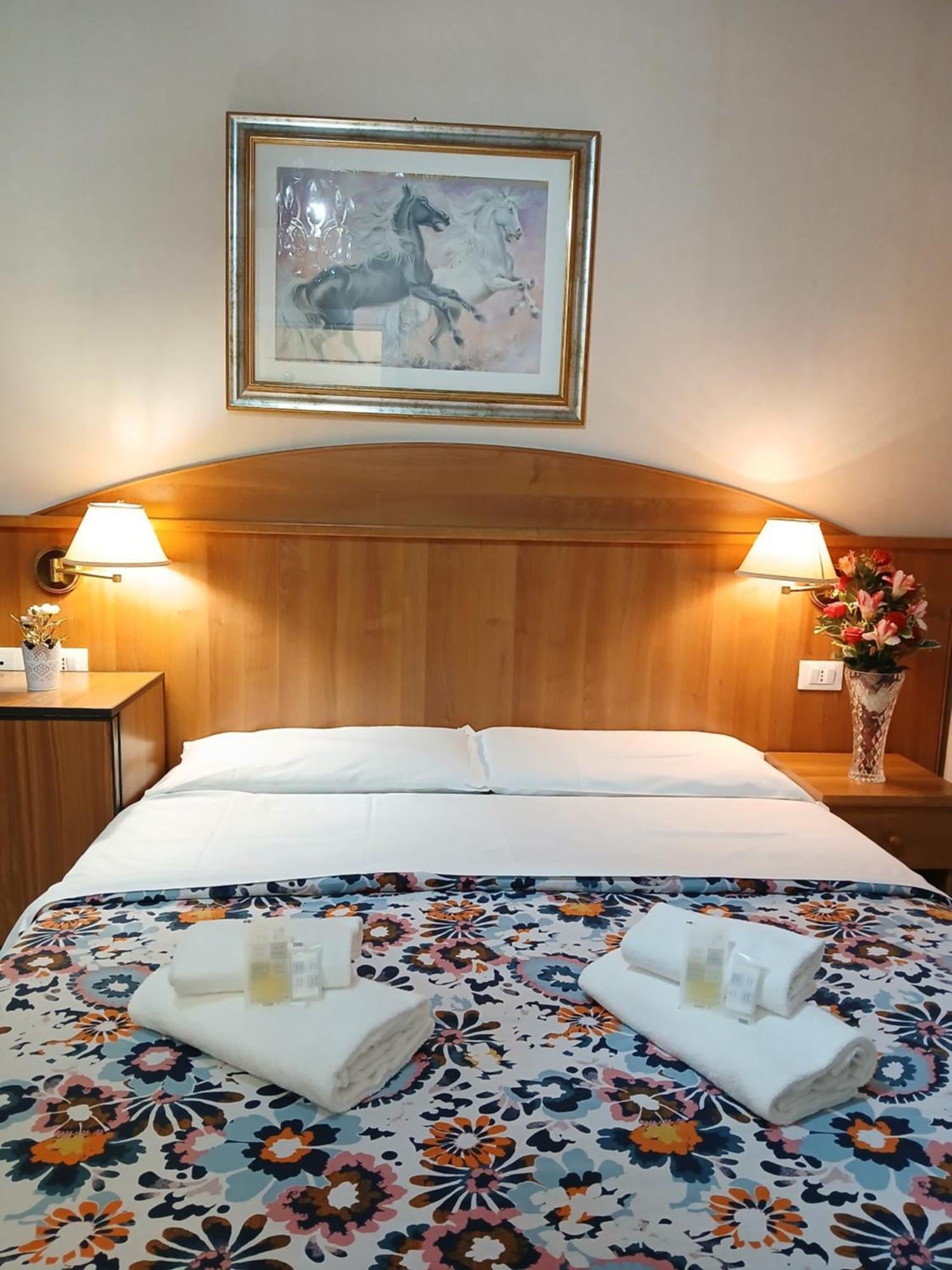 רומא Nahid Accommodation מראה חיצוני תמונה